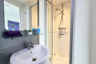 Deluxe En Suite at Ablett House, 2 Great Crosshall Street, City Centre, Liverpool, L32AF - Image 7