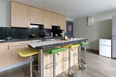 Ensuite Penthouse - Image 7