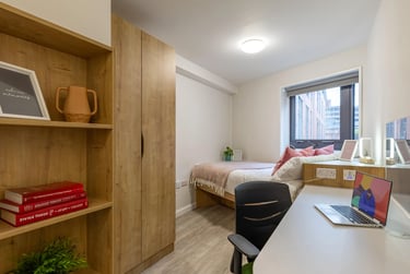 Classic En Suite at Goldsmith Court, Chaucer Street, City Centre, Nottingham, NG15LG - Image 1