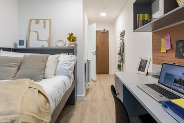 Ensuite Classic 5 Bed at Waterside, 58-62 Avon Street, Central, Bristol, BS20PX - Image 4