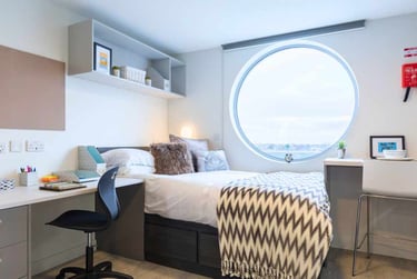 Studio Club - Image 1