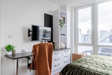 Upper Deluxe with City View 1 Bedroom Apartment - Image 5