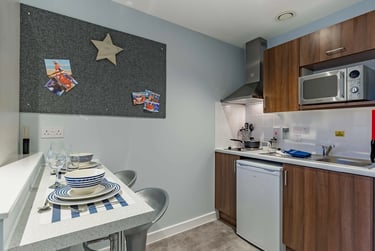 5 Bed Standard Studio - Image 4