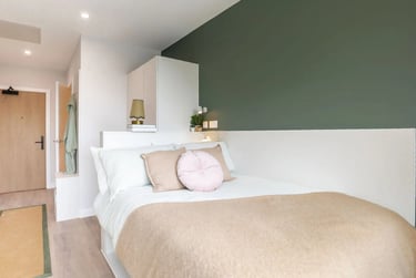 Classic Ensuite - Image 1