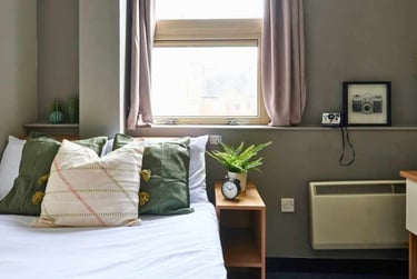 Ensuite Classic at Northernhay House, Northernhay Place, City Centre, Exeter, EX43RY - Image 1