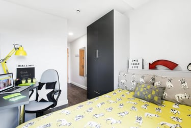 Classic En Suite - Image 1