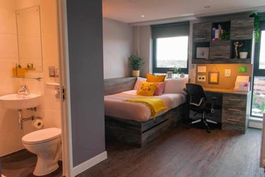 2 bed Penthouse at Queens Court, 15 Queens Walk, City Centre, Reading, RG17QF - Image 2