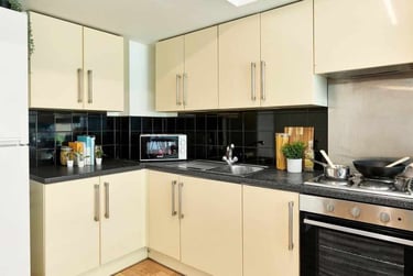 Ensuite Accessible Gold - Image 7