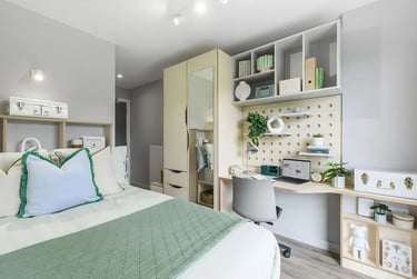 7 Bed Standard Ensuite - Image 2