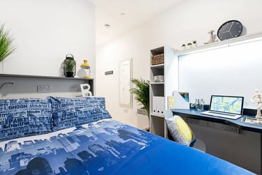 Standard En Suite at Belaton House, 130 Holdenhurst Road, Central, Bournemouth, BH88AW - Image 1