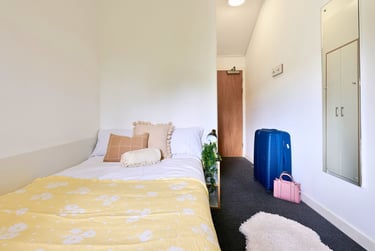 Gold En-suite at The Village at The Viaduct, Ainsley Street, City Centre, Durham, DH14BJ - Image 1