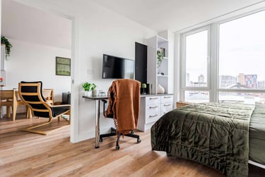 Upper Deluxe 1 Bedroom Apartment - Image 7