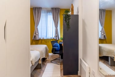 Classic En Suite at Belaton House, 130 Holdenhurst Road, Central, Bournemouth, BH88AW - Image 2