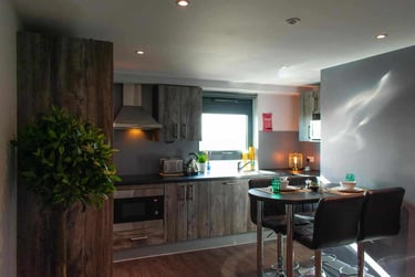 4 bed Penthouse at Queens Court, 15 Queens Walk, City Centre, Reading, RG17QF - Image 2