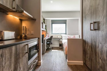 Bronze Studio at Queens Court, 15 Queens Walk, City Centre, Reading, RG17QF - Image 3