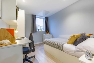 5 Bed Club En-suite at Mary Parker House, 17 Apsley Road, Mutley, Plymouth, PL46PJ - Image 1