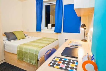 Ensuite Classic at Queen's Hospital Close, Bath Row, Edgbaston, Birmingham, B151NH - Image 1