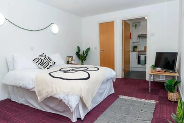 Studio at Wardley House, Little Horton Lane, City Centre, Bradford, BD50AG - Image 1