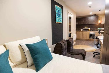 Corner Standard Studio - Image 1