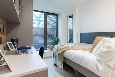 Ensuite Classic 5 Bed at Waterside, 58-62 Avon Street, Central, Bristol, BS20PX - Image 1