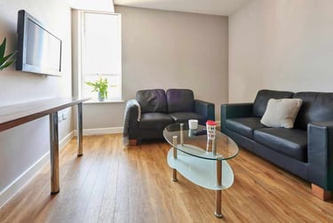 Flat Five Bedroom - Image 8