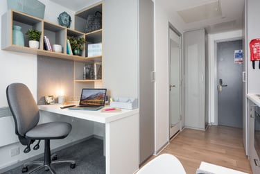 Premium Plus Studio at Queen Street Studios, Queen Street, Central, Exeter, EX43FG - Image 2