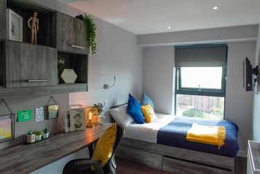 3 bed Penthouse at Queens Court, 15 Queens Walk, City Centre, Reading, RG17QF - Image 1