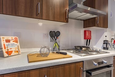 8 Bed Club En-suite - Image 10