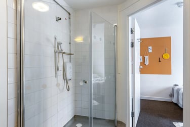 Classic En Suite - Image 2