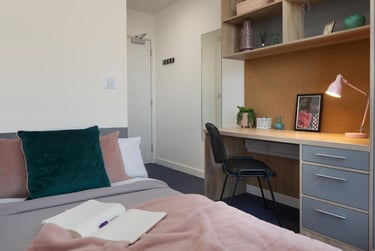 Premium En Suite - Image 1