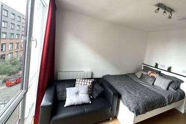 Gold Courtyard Studio, Floors G-2 - Image 6