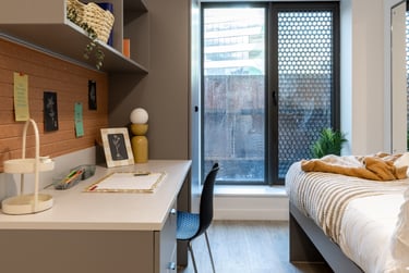 Ensuite Classic 8 Bed Upper Floor at Waterside, 58-62 Avon Street, City Centre, Bristol, BS20PX - Image 5