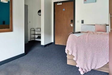 Flat One Bed Platinum - Image 3