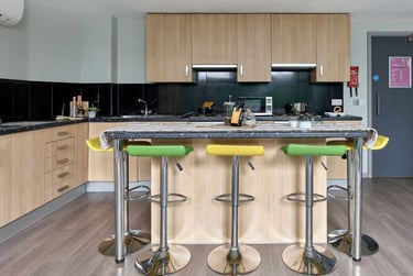 Ensuite Penthouse - Image 4