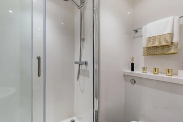 5 Bed Premium Studio - Image 8