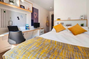 Ensuite Silver Plus at 27 Magdalen Street, 27 Magdalen Street, New Town, Colchester, CO12ZT - Image 1