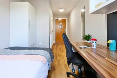 Flat Four Bedroom - Image 2