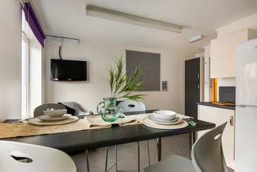 Classic Room - 4 Bed Shared House - Image 3