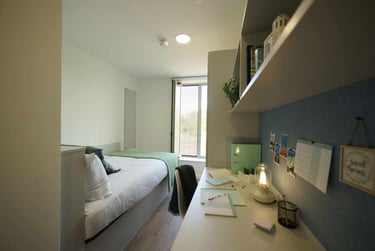 Silver Ensuite - Image 2