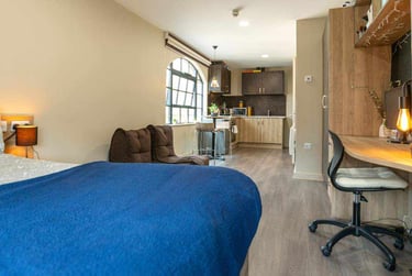 Large Sea View Penthouse - Image 3