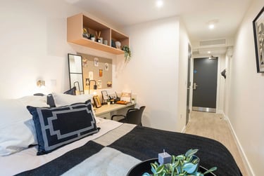 Deluxe Ensuite (Floors 26-32) at Crown Place, 75 Lancaster Street, City Centre, Birmingham, B47FN - Image 1