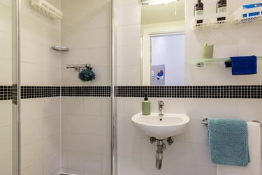 Standard En Suite - Image 4