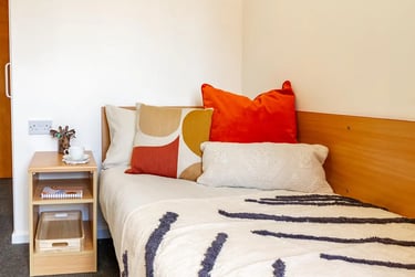 Classic En Suite at Park Court, 50 Park Street, City Centre, Lincoln, LN11UR - Image 1