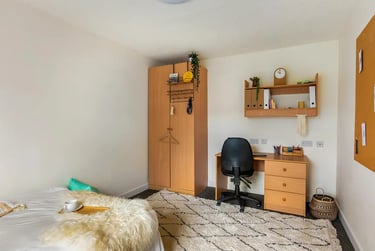 Classic Room - 4 Bed Shared House at Bramall Court, Alderson Road North, City Centre, Sheffield, S24UF - Image 1