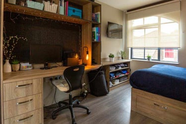 Large Sea View Penthouse at St Peter's Hall, Hinton Road, Central, Bournemouth, BH12EN - Image 1