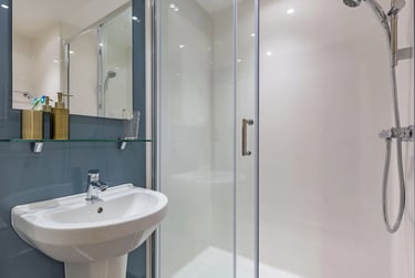 4 Bed Standard En-suite - Image 9