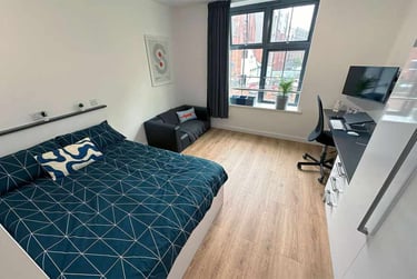 Gold Large Courtyard Studio, Floors 1-5 at CODE Students, 40-72 Western Road, Bede Park, Leicester, LE30GH - Image 5