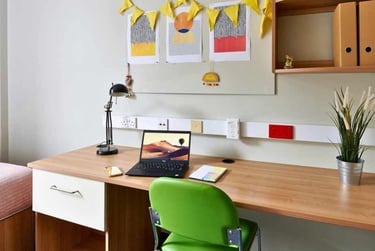 Studio Basic at Northernhay House, Northernhay Place, City Centre, Exeter, EX43RY - Image 3