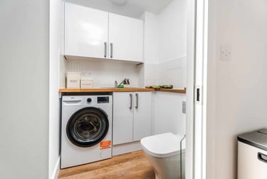 Deluxe 1 Bedroom Apartment - Image 9