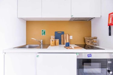 Deluxe Studio - Image 6